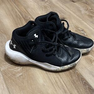 Under Armour Tennis shoes.